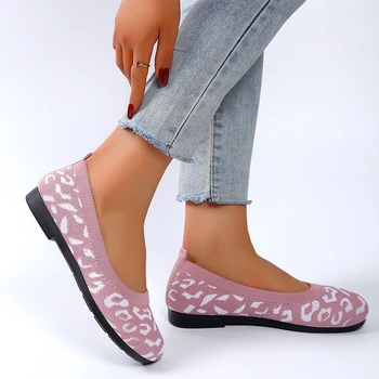 WEOTA Легкая женская обувь на плоской подошве с розовым рисунком коровы, комфортная обувь для вождения, мокасины с дышащей сеткой