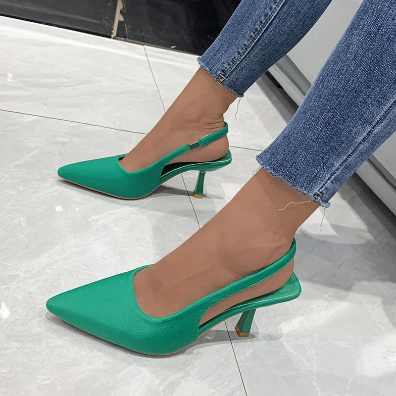 2022 Летние новые женские босоножки с закрытым носком, зеленые тонкие туфли на тонком каблуке, модные женские туфли на среднем каблуке с острым носком